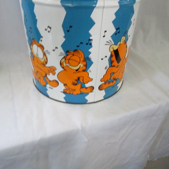 Garfield Large Covered Tin with Lid - Picture 6 of 12